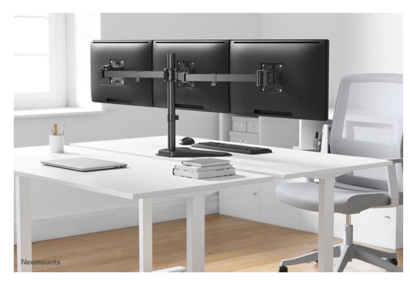 Neomounts FPMA-D550DD3BLACK full motion monitorstandaard 3 schermen - 10-27" - zwart
