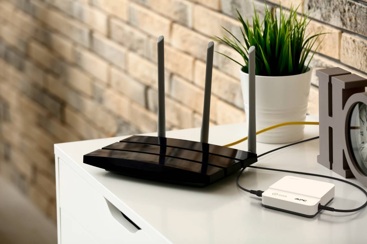 APC mini UPS CP12036LI - Noodstroomvoeding 12Vdc, 36W, Li-ion, bechermt Wifi, Routers, IP cameras, etc