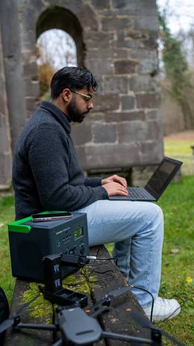 APC SE OffGrid Portable Power Station 500 - Li-Ion accu, LCD, 2x stopcontact, 3x USB-A, 2x USB-C, 3x 12V, draadloze lader