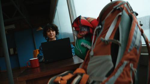 ASUS ProArt P16 H7606WX-SE002X Copilot+ PC AMD Ryzen AI 9 HX 370 Laptop 40,6 cm (16") Touchscreen WQUXGA 64 GB LPDDR5x-SDRAM 4 TB SSD NVIDIA GeForce RTX 5090 Wi-Fi 7 (802.11be) Windows 11 Pro Nederlands Zwart