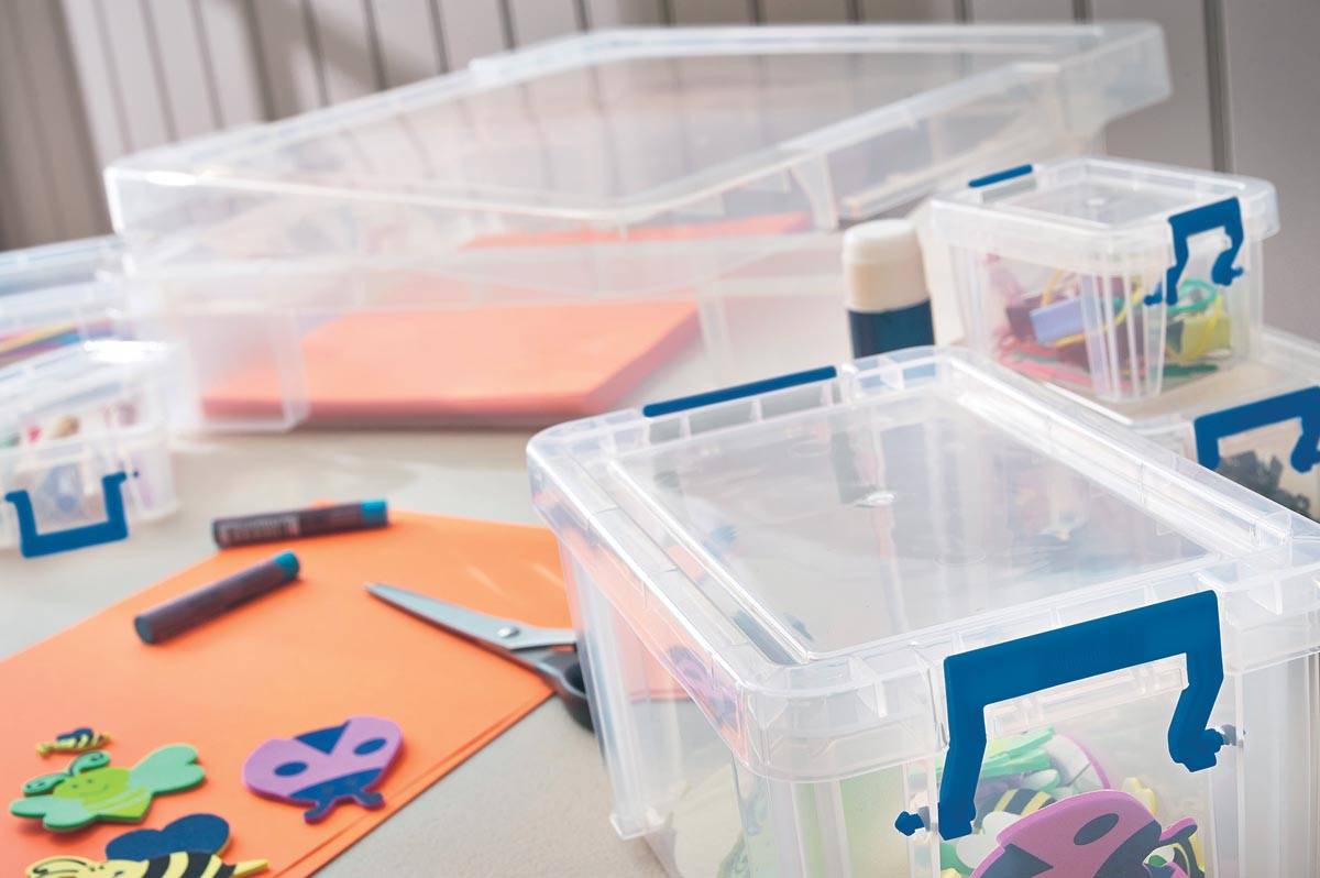 Bankers Box opbergdoos 70 liter, transparant met blauwe handvaten, per stuk verpakt in karton