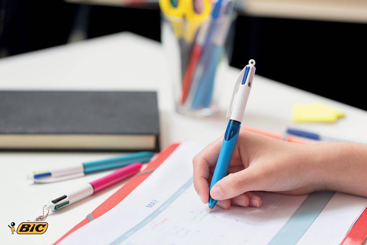 Bic 4 Colours Grip 4-kleurenbalpen, medium, klassieke inktkleuren, lichaam blauw