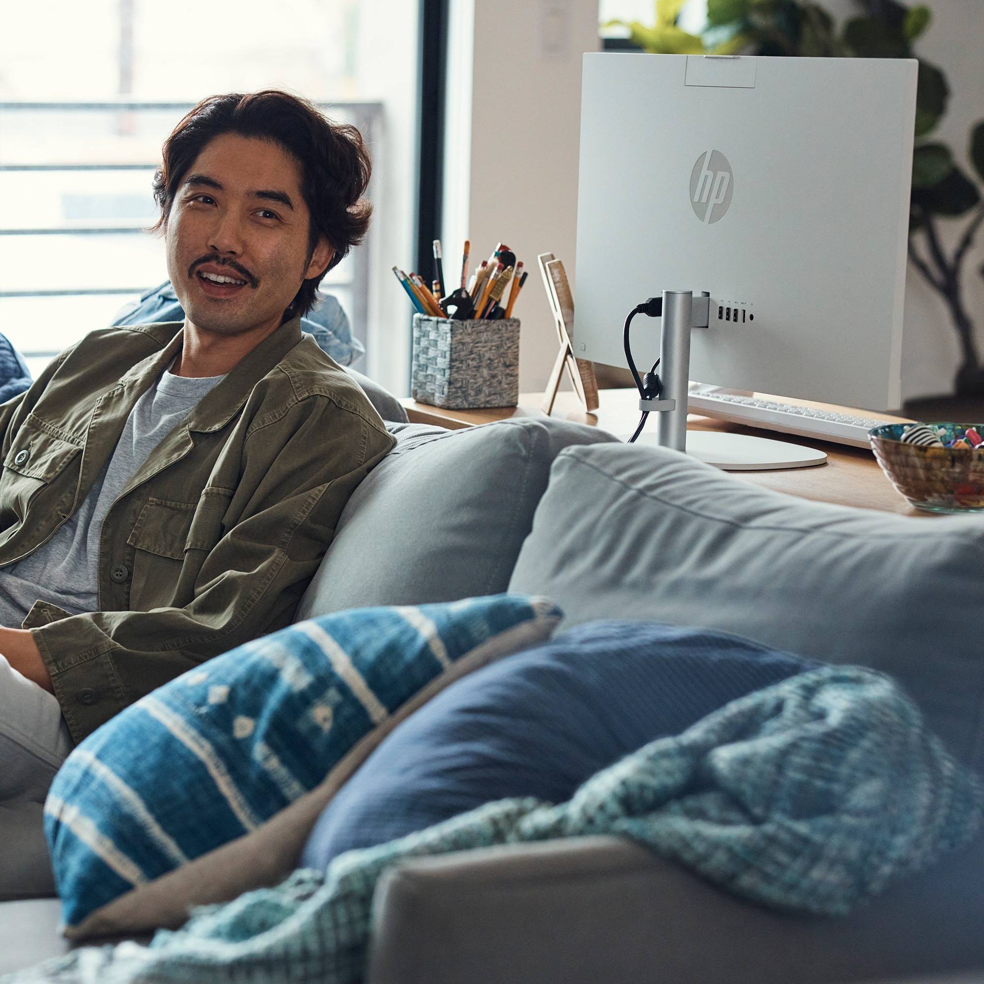 HP 24-cr1055nd Intel Core Ultra 5 125U 60,5 cm (23.8") 1920 x 1080 Pixels Alles-in-één-pc 16 GB DDR5-SDRAM 512 GB SSD Windows 11 Home Wi-Fi 6 (802.11ax) AI PC Wit