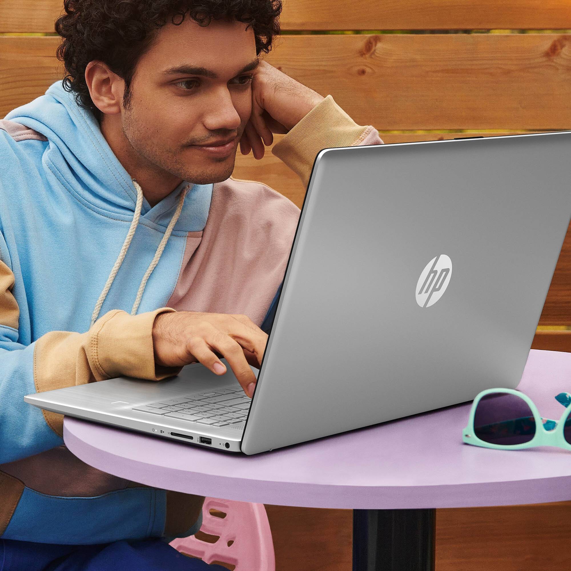 HP 17-cn2050nd Intel® Core™ i5 i5-1235U Laptop 43,9 cm (17.3") Full HD 8 GB DDR4-SDRAM 512 GB SSD Wi-Fi 5 (802.11ac) Windows 11 Home Zilver