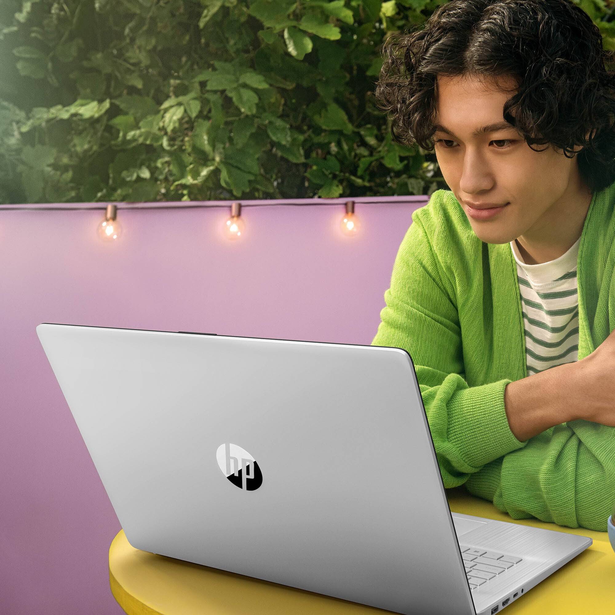 HP 17-cp3076nd AMD Ryzen™ 7 7730U Laptop 43,9 cm (17.3") Full HD 16 GB DDR4-SDRAM 1 TB SSD Wi-Fi 6 (802.11ax) Windows 11 Home Zilver