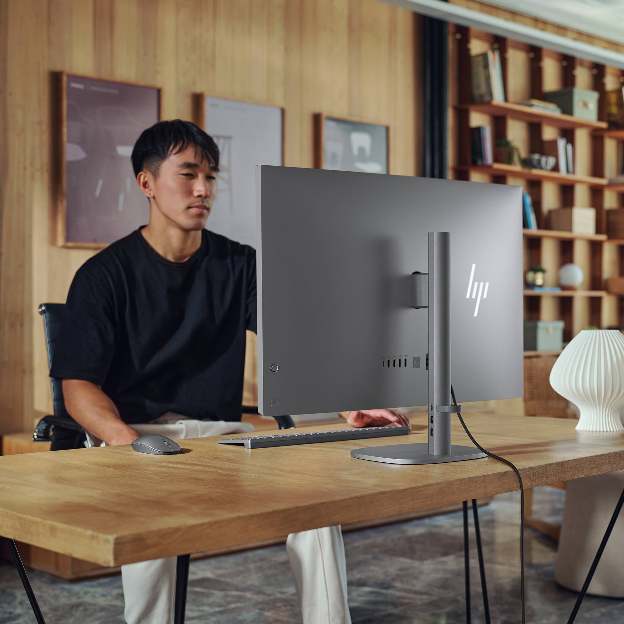 HP OmniStudio X 32-c0091nd Intel Core Ultra 7 155H 31.5inch UHD AG 32GB DDR5 2TB PCIe NVMe SSD RTX 4050 6GB W11H Meteor Silver 80 cm (31.5") 3840 x 2160 Pixels Alles-in-één-pc DDR5-SDRAM NVIDIA GeForce RTX 4050 Windows 11 Home Wi-Fi 7 (802.11be) AI PC Z