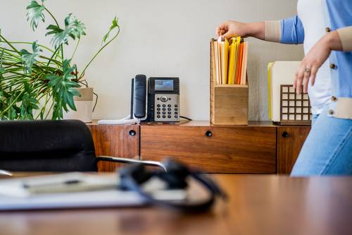 POLY Edge E320 IP-telefoon met PoE-ondersteuning