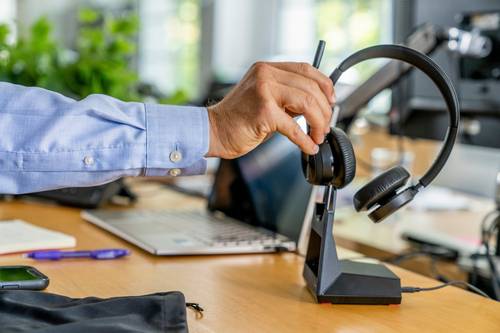 POLY Voyager 4320-M Microsoft Teams Certified Headset + BT700 dongle + oplaadstatief