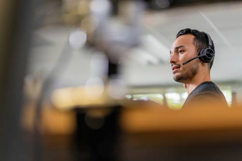 POLY Voyager 4320 USB-A Headset + BT700 dongle