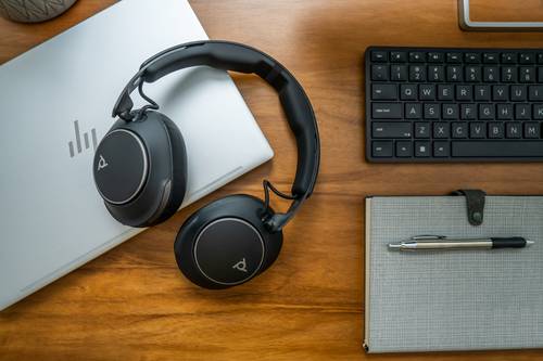 POLY Voyager Surround 80 UC USB-C Headset + USB-C/A-adapter