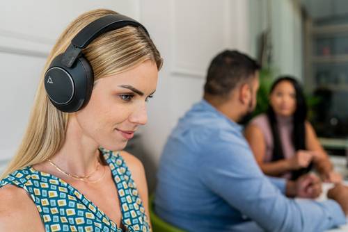 POLY Voyager Surround 80 UC USB-C Headset + USB-C/A-adapter