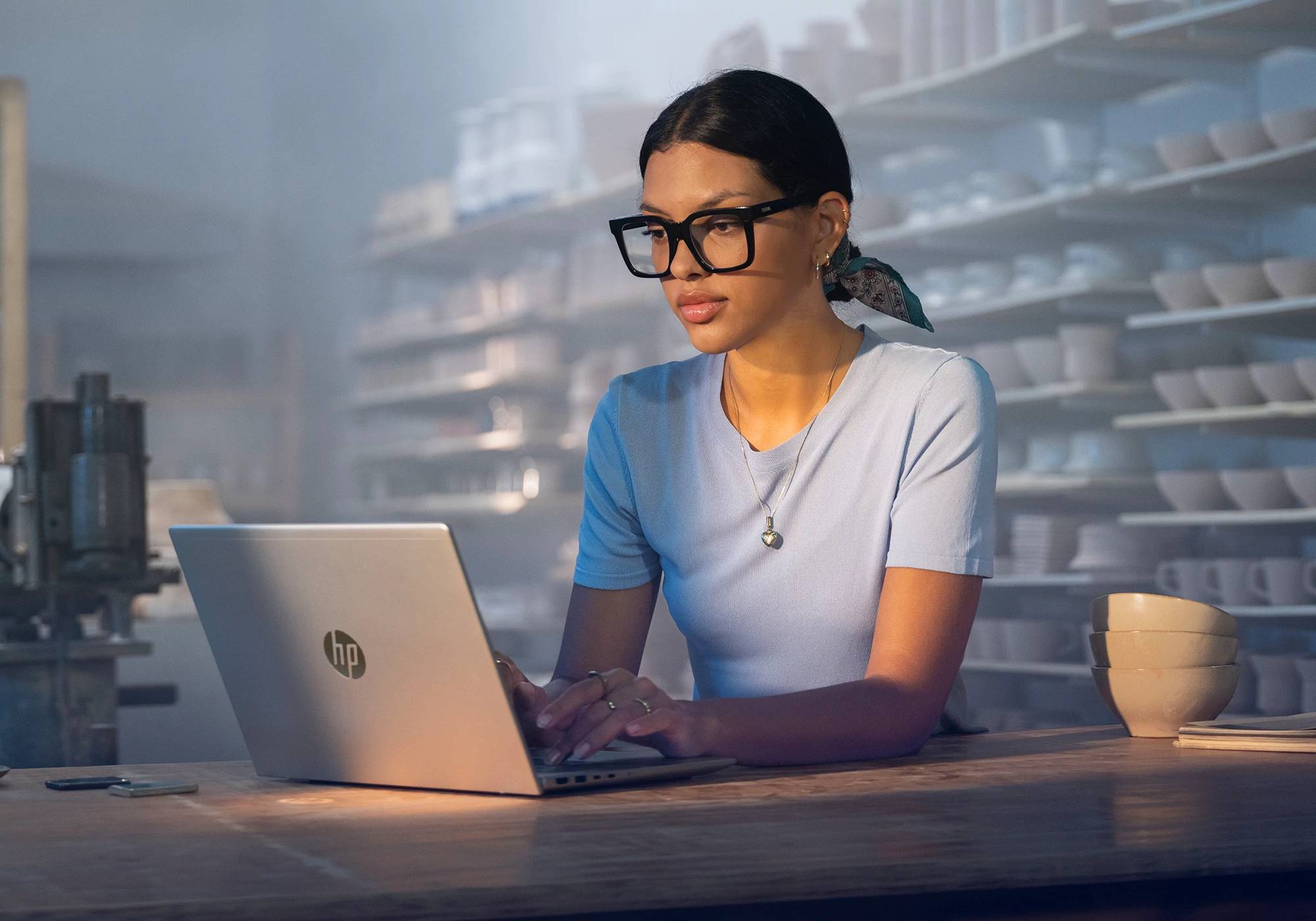 HP ProBook 4 G1a 16 AI AMD Ryzen™ 5 230 Laptop 40,6 cm (16") WUXGA 16 GB DDR5-SDRAM 512 GB SSD Wi-Fi 6E (802.11ax) Windows 11 Pro AI PC Zilver