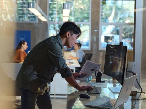 HP ZBook Fury G1i 16 Intel Core Ultra 7 255HX Mobiel werkstation 40,6 cm (16") WUXGA 32 GB DDR5-SDRAM 1 TB SSD NVIDIA RTX PRO 2000 Blackwell Wi-Fi 7 (802.11be) Windows 11 Pro AI Workstation, AI PC Zilver