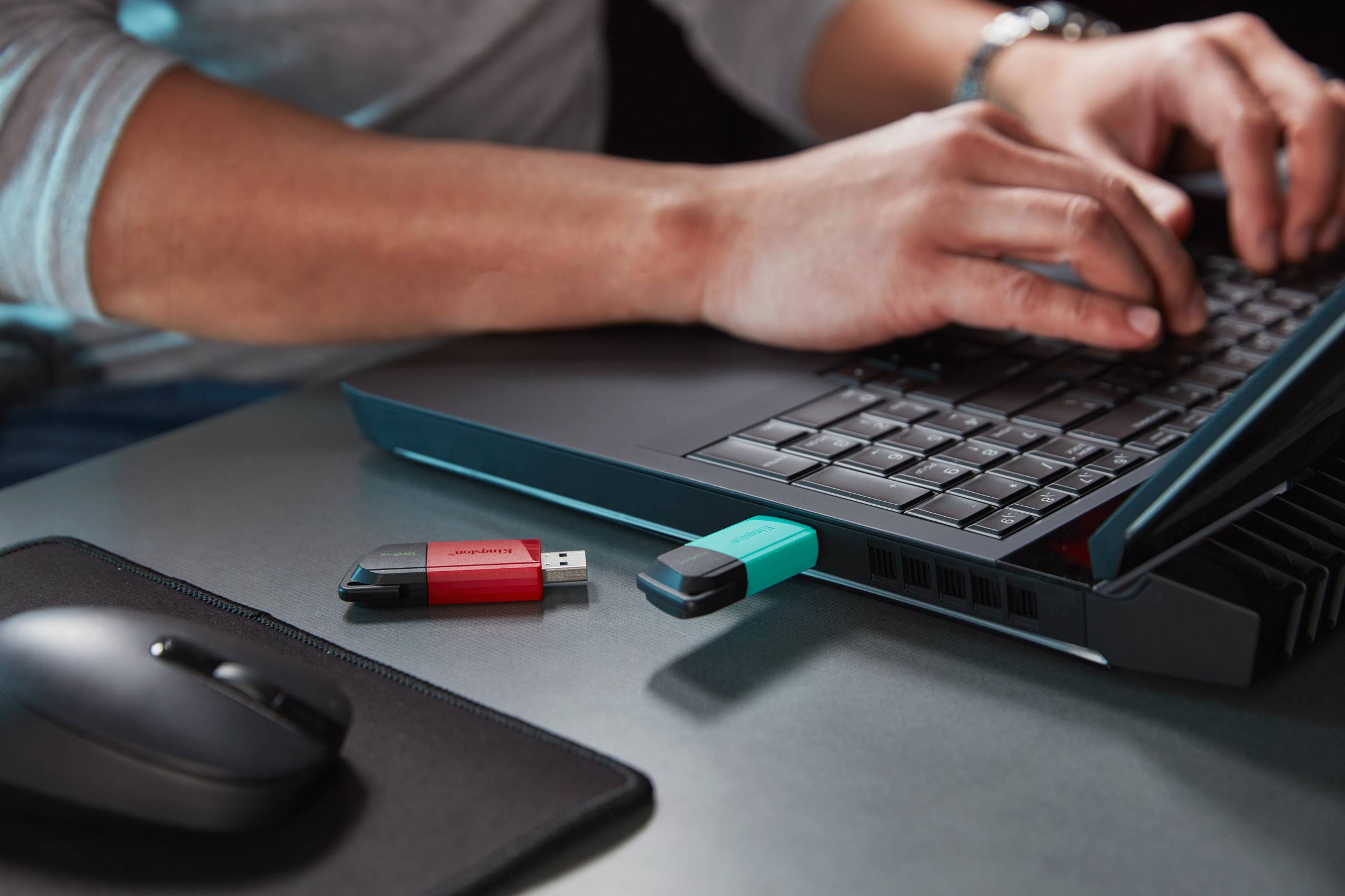 Kingston Technology DataTraveler Exodia M 128 GB, USB 3.2 Gen 1 (zwart + rood)