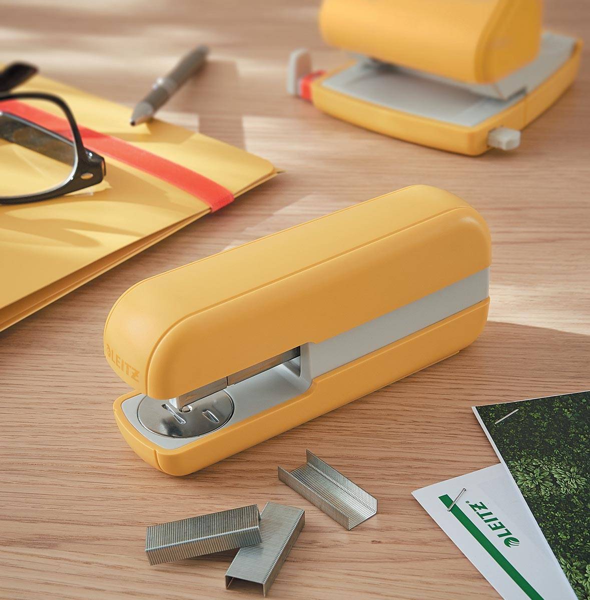 Leitz Cosy nietmachine, geel