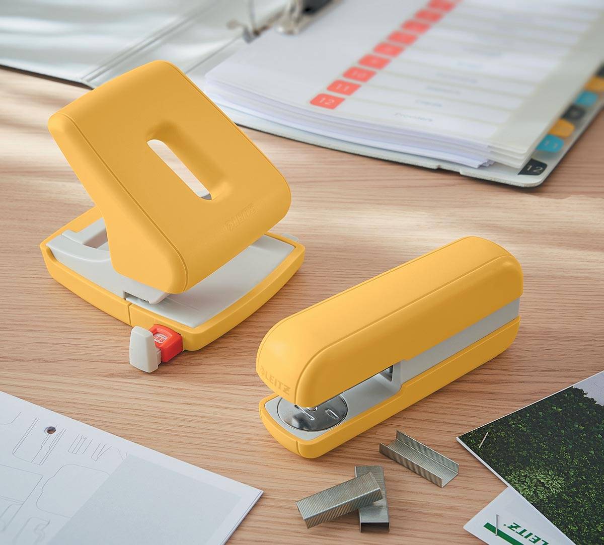 Leitz Cosy nietmachine, geel
