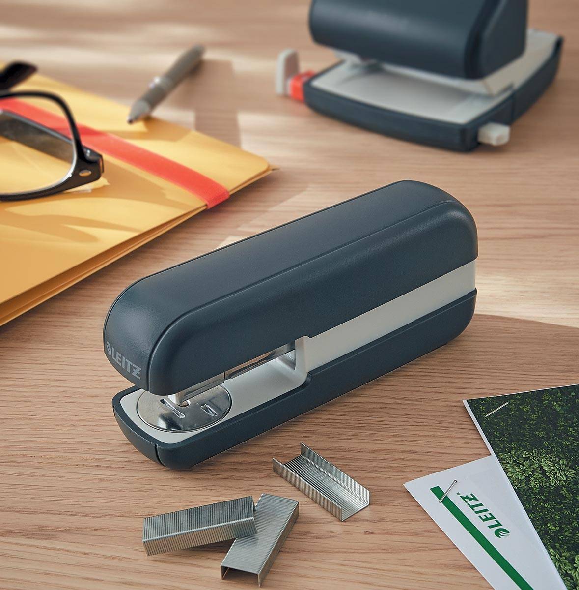 Leitz Cosy nietmachine, grijs
