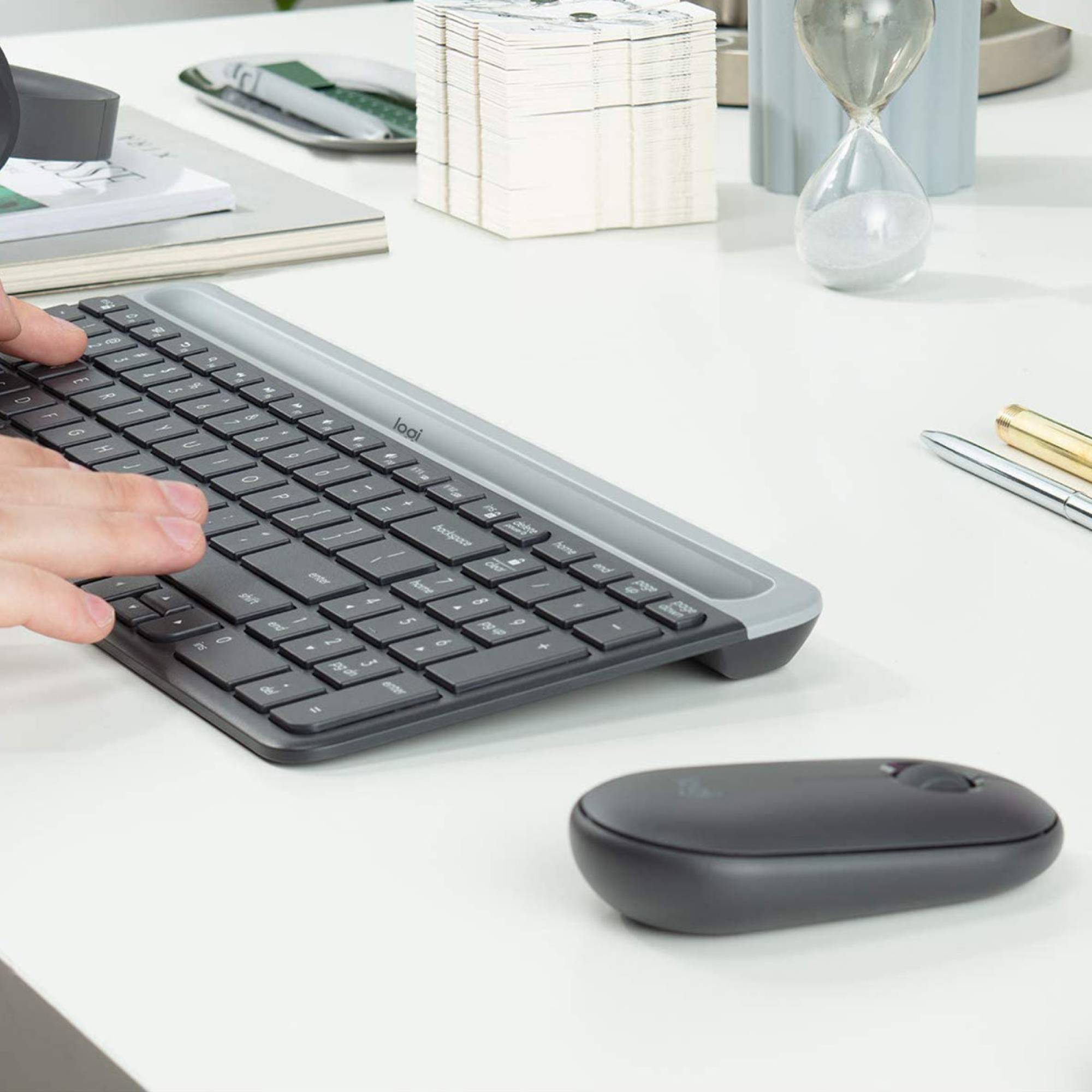 Logitech 920-009192 toetsenbord Inclusief muis Universeel RF Draadloos QWERTZ Zwitsers Grafiet