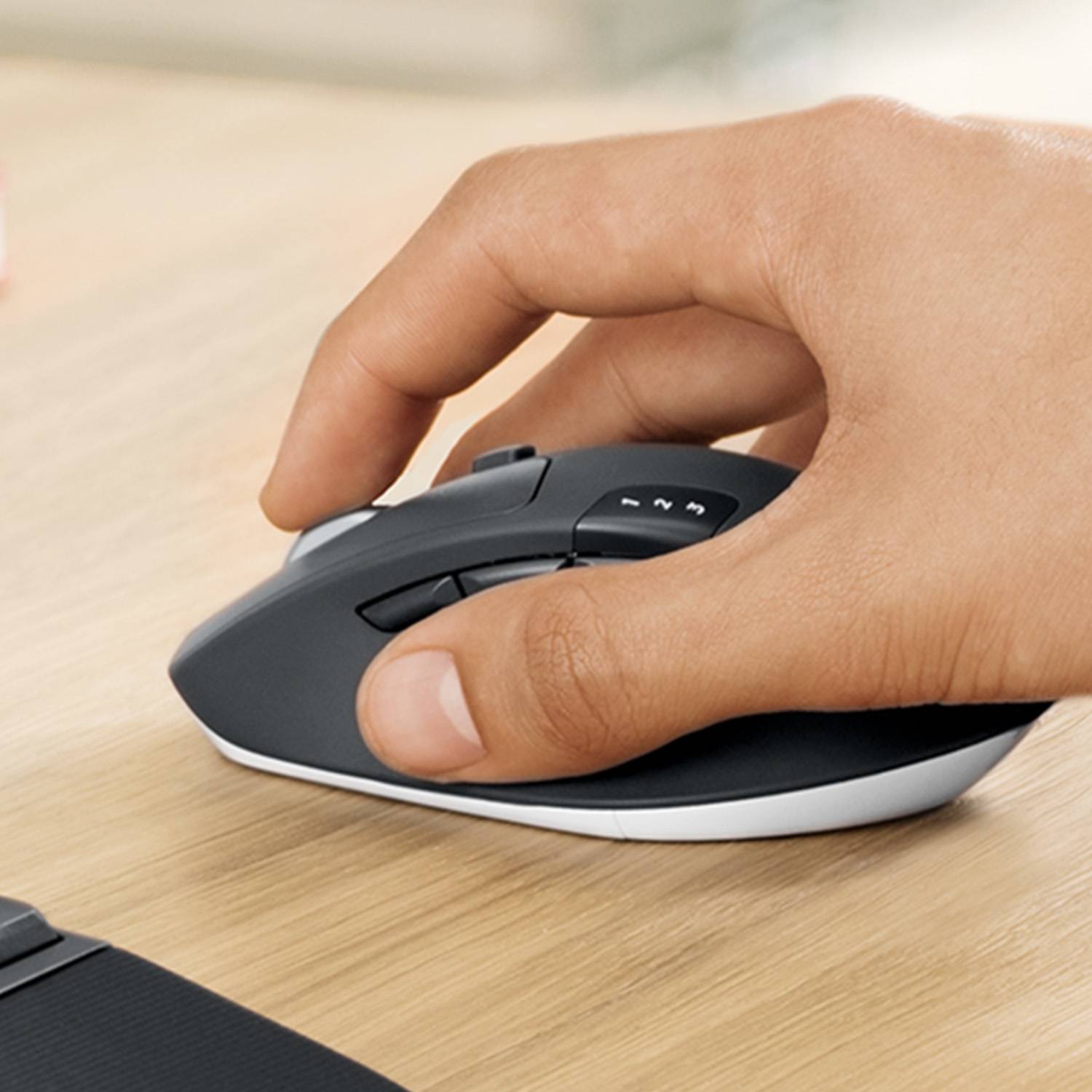 Logitech 920-008225 toetsenbord Inclusief muis Universeel RF-draadloos + Bluetooth AZERTY Belgisch Zwart