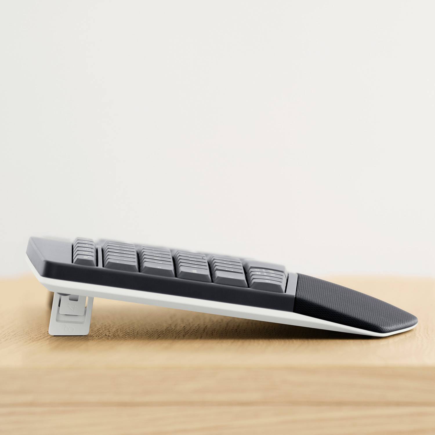 Logitech 920-008225 toetsenbord Inclusief muis Universeel RF-draadloos + Bluetooth AZERTY Belgisch Zwart