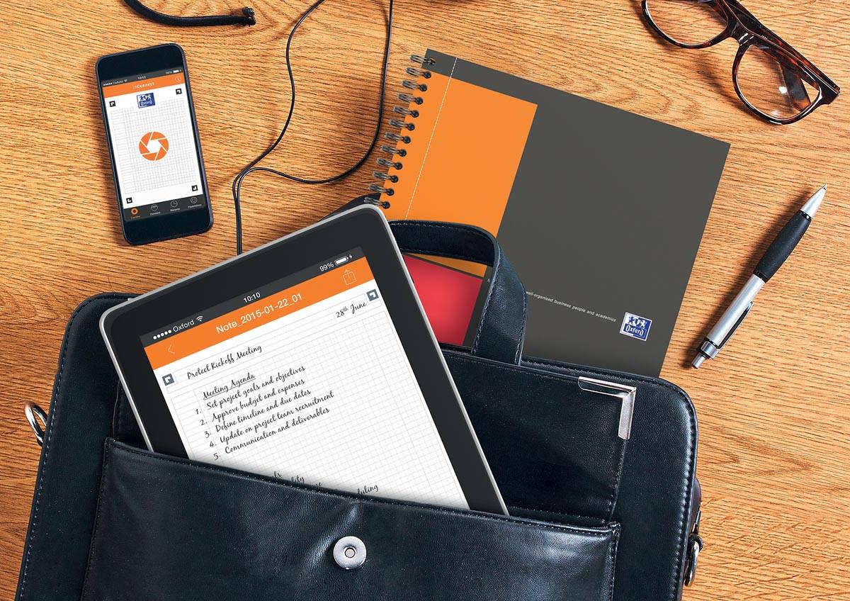 Oxford INTERNATIONAL meetingbook connect, stevige kartonnen kaft grijs, 160 bladzijden,ft B5, geruit 5 mm