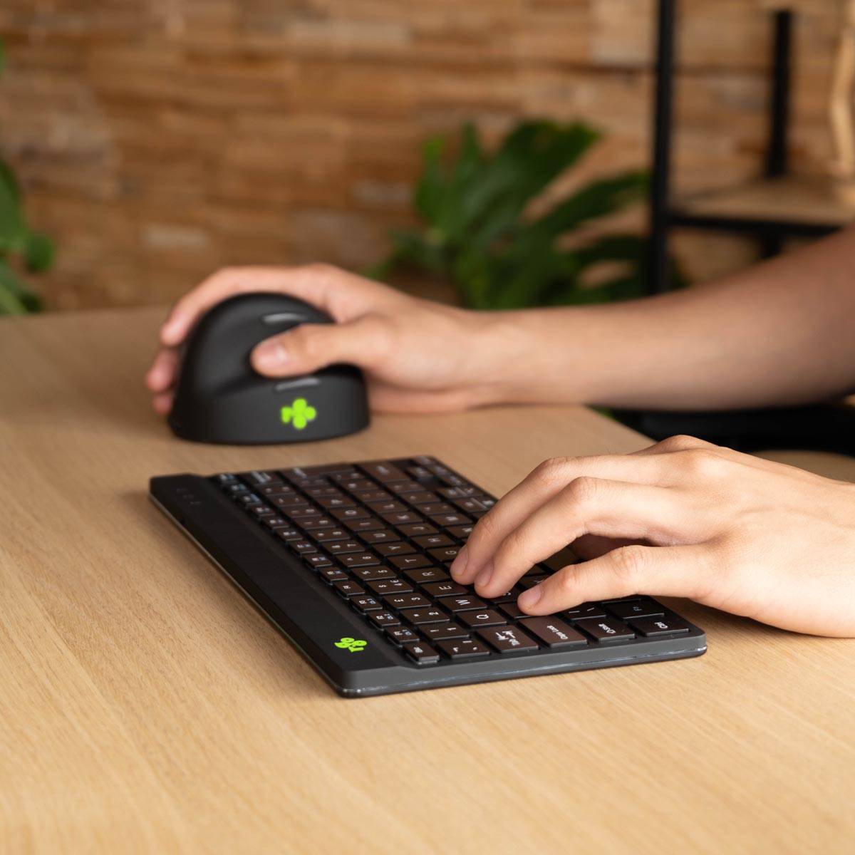 R-Go Compact Break ergonomisch Bluetooth toetsenbord, azerty, zwart