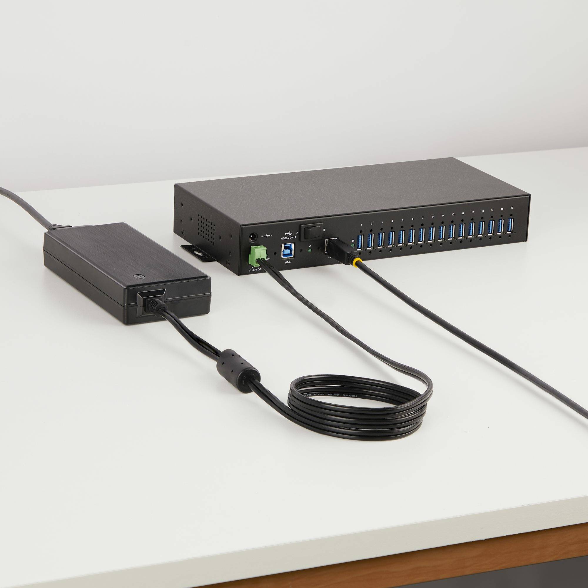 StarTech.com 16-Port Industriële USB Hub met Power Adapter, 5Gbps, Metalen Behuizing, Monteerbaar, ESD Bescherming, Terminal Block Voeding, USB Charging, Dual-Host Switch