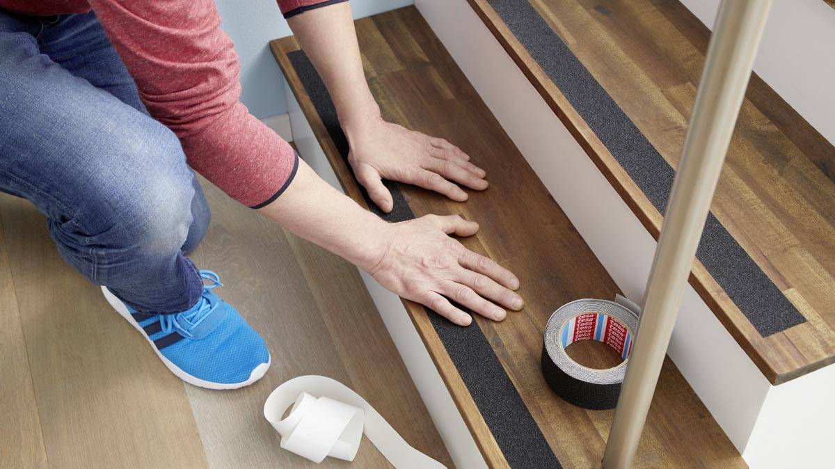 Tesa anti-slip tape, ft 5 m x 25 mm, zwart