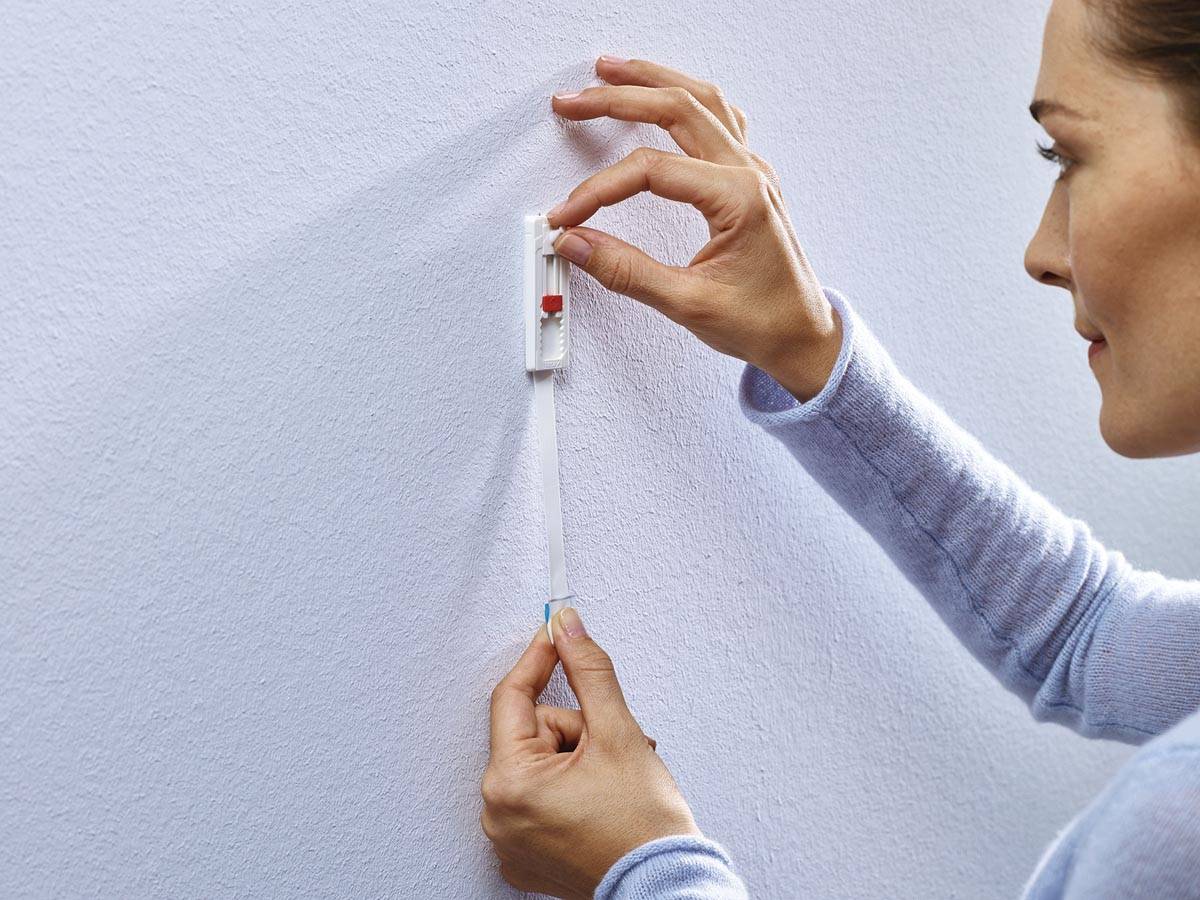 Tesa Klevende Spijker voor Behang en Pleisterwerk, verstelbaar, draagvermogen 1 kg, blister van 2 stuks