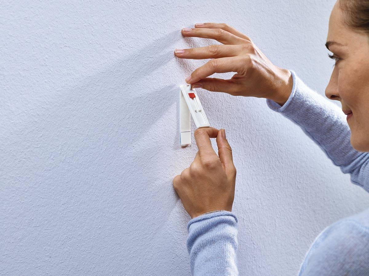 Tesa Klevende Spijker voor Behang en Pleisterwerk, verstelbaar, draagvermogen 1 kg, blister van 2 stuks