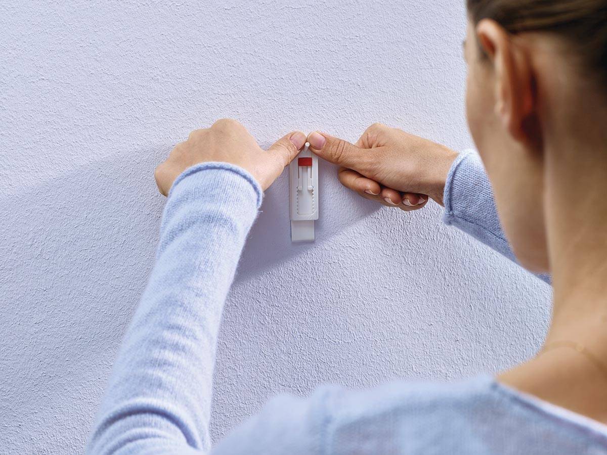 Tesa Klevende Spijker voor Behang en Pleisterwerk, verstelbaar, draagvermogen 1 kg, blister van 2 stuks