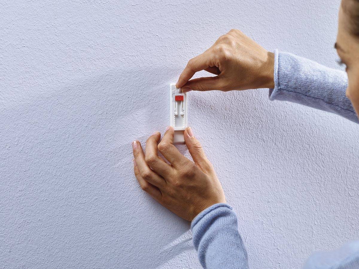 Tesa Klevende Spijker voor Behang en Pleisterwerk, verstelbaar, draagvermogen 1 kg, blister van 2 stuks
