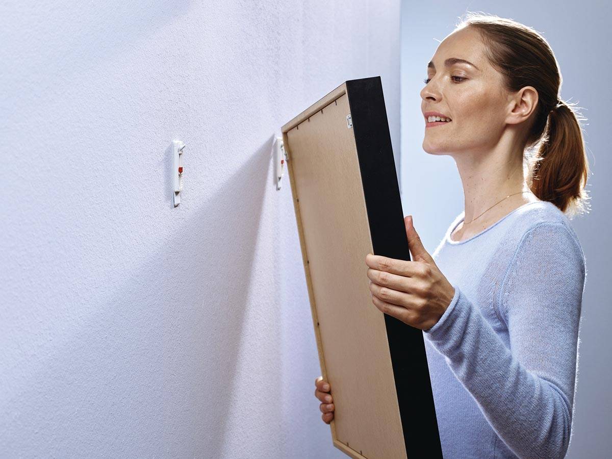 Tesa Klevende Spijker voor Behang en Pleisterwerk, verstelbaar, draagvermogen 1 kg, blister van 2 stuks